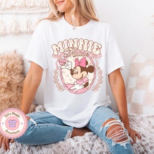 Camiseta de té de Minnie Mouse, camiseta de Minnie, camiseta retro de Disney Minnie Mouse con flores, camiseta de Disneyland, camiseta de Disney World, viaje familiar, regalos de cumpleaños para niñas
