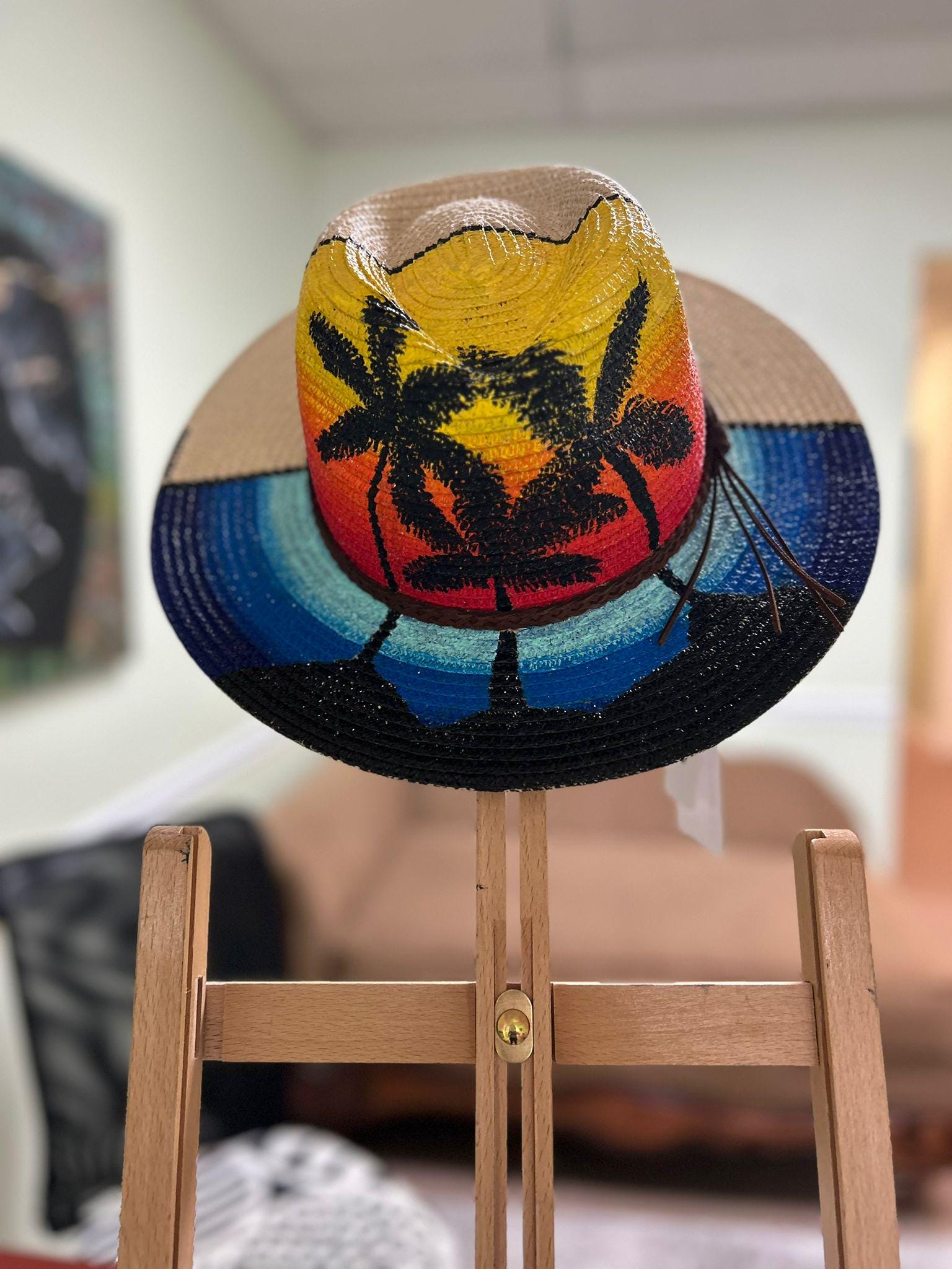Handbemalte Hüte mit Blumen und Beach Design, einzigartig und künstlerisch, bunt, jeder ist ein Meisterstück.