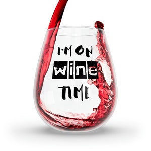 Estoy en la hora del vino, copa de vino sin tallo, copa de vino divertida, regalos para ella, regalo amante del vino, regalo sarcástico, regalo del día de San Valentín, favor de fiesta