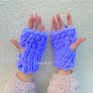 Special heart gloves for Valentine's Day,Gift heart gloves,Winter fluffy gloves with hearts,handmade woven winter heart gloves imagem 7