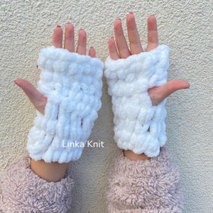 Special heart gloves for Valentine's Day,Gift heart gloves,Winter fluffy gloves with hearts,handmade woven winter heart gloves zdjęcie 5