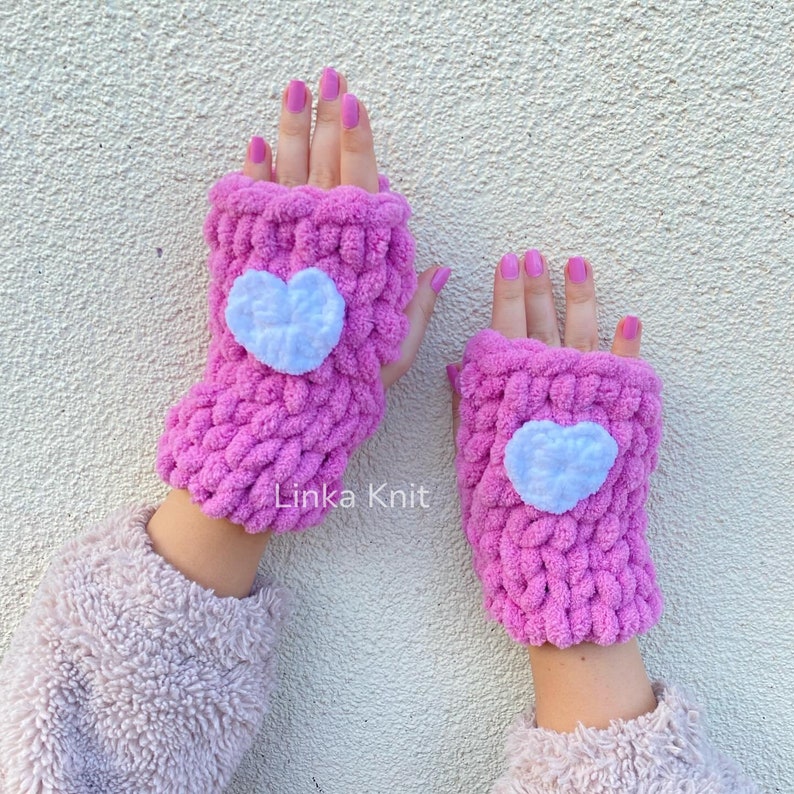 Special heart gloves for Valentine's Day,Gift heart gloves,Winter fluffy gloves with hearts,handmade woven winter heart gloves zdjęcie 9