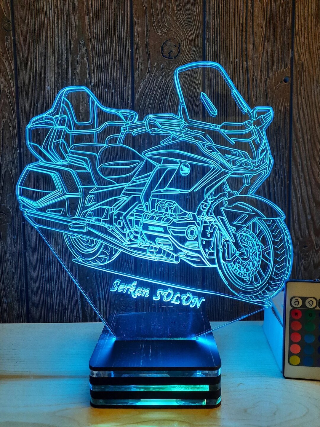 Lampe 3D Moto Honda Goldwing 1800 Personnalisée – 16 Couleurs LED + Gravure Prénom Ou Message, Veilleuse Ambiance Moto Unique