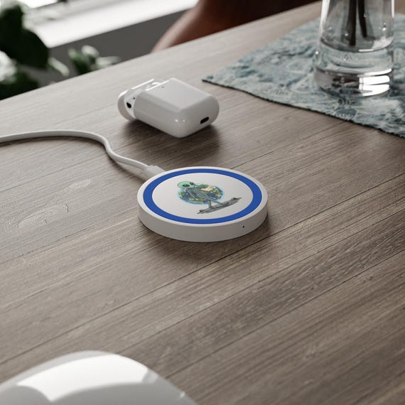 Alien Walking Earth wireless charging pad | sci-fi phone charger