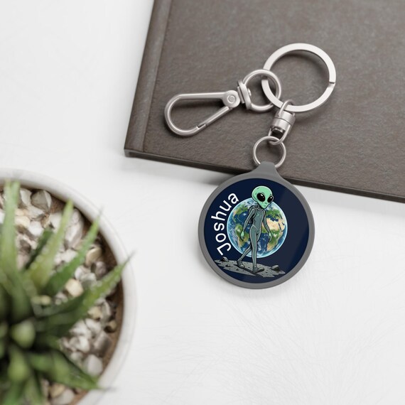 Personalizable Alien Astronaut with Earth background Keyring Tag | Personalized Keychain
