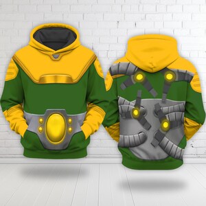 Puede incluir: Sudadera con capucha verde y amarilla con un dise&ntilde;o de disfraz de superh&eacute;roe. La parte delantera presenta un cuello y cintur&oacute;n amarillos con un gran centro ovalado. La parte trasera tiene un dise&ntilde;o de armadura gris con detalles amarillos.