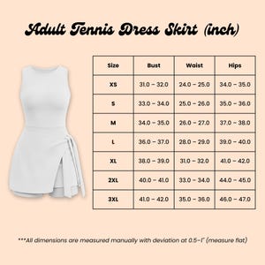 K&ouml;nnte beinhalten: Wei&szlig;er Tennisrock mit &auml;rmellosem Design und Wickelrock. Das Bild enth&auml;lt eine Gr&ouml;&szlig;entabelle mit Brust-, Taillen- und H&uuml;ftma&szlig;en in cm f&uuml;r die Gr&ouml;&szlig;en XS bis 3XL. Der Text lautet "Adult Tennis Dress Skirt (inch)".