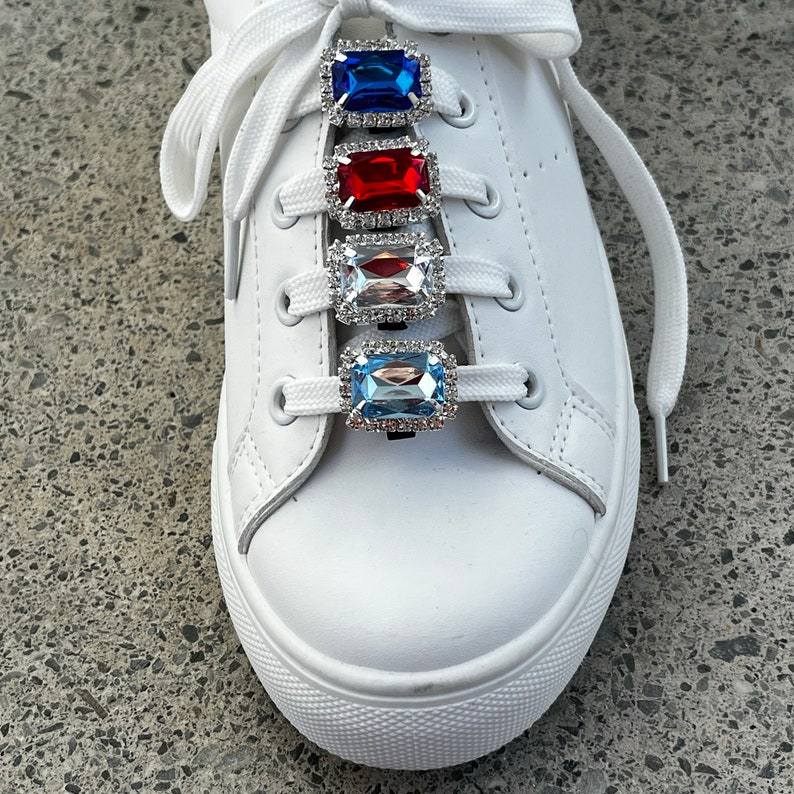 bijoux de chaussures bleu blanc rouge shoeslaces.fr
