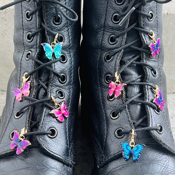Pack de 8 Charms "mes papillons"dentelle/étiquettes à chaussures/Shoe charm/boot charm/accessoire/ bijou pour Doc Marten sneaker converse