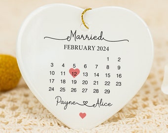 Personalised Married Calendar Date Ceramic Hanging Keepsake, Wedding Gift, Heart Plaque Gift for Couples with Wrapped Box, Mr & Mrs Gift