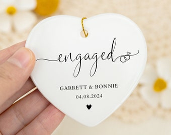 Enfeite de coração de cerâmica personalizado para noivado: Sr. e Sra. Bauble