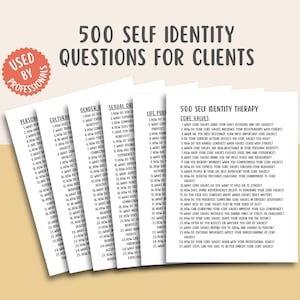Könnte beinhalten: Ein Stapel weißer Karten mit schwarzem Text, betitelt "500 Selbstidentitätsfragen für Klienten". Die Karten sind nach Themen wie "Kernwerte" und "Geschlechtsidentität" geordnet. Ein roter Aufkleber lautet "Verwendet von Profis".