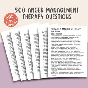 Puede incluir: Un conjunto de tarjetas impresas con el texto "500 Preguntas de terapia de manejo de la ira" y "Usado por profesionales". Las tarjetas son blancas con texto negro, sobre un fondo lila.