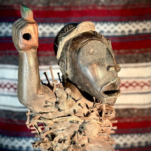 Nkisi Nkondi-schip - Oude geest van Nzuri. Spookachtige voorouder paranormaal item.