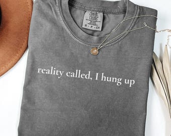 Camiseta con frase divertida: La realidad me llamó, colgué - Camiseta gráfica unisex