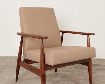 Skandinavischer Loungesessel Vege Leder Beige Klassisches Design Nussbaum Farbe Holz