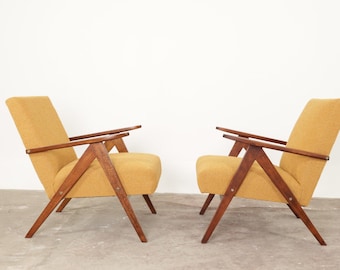 Ensemble vintage de fauteuils, chaises longues en bois, capitonnage bouclè jaune curcuma