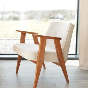 Vintage Loungesessel Crème Blanche Polsterung Naturholz Skandinavisches Design