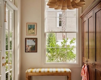 Vintage rustikale Eichenbank nach der Restaurierung