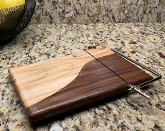 Tabla de quesos de madera maciza personalizada / Cortador de queso con alambre / Tabla de embutidos / Regalo para ella / Regalo para él / Regalo de boda