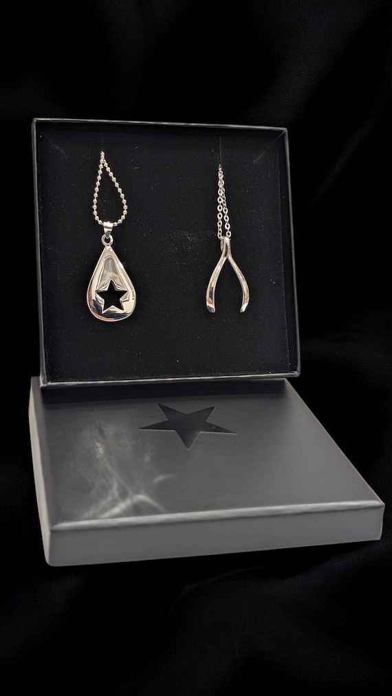 Conan Gray Wishboneネックレス、トランプ2点セット 925 Silver Conan Gray Wishbone and Teardrop Necklace Boxed Set