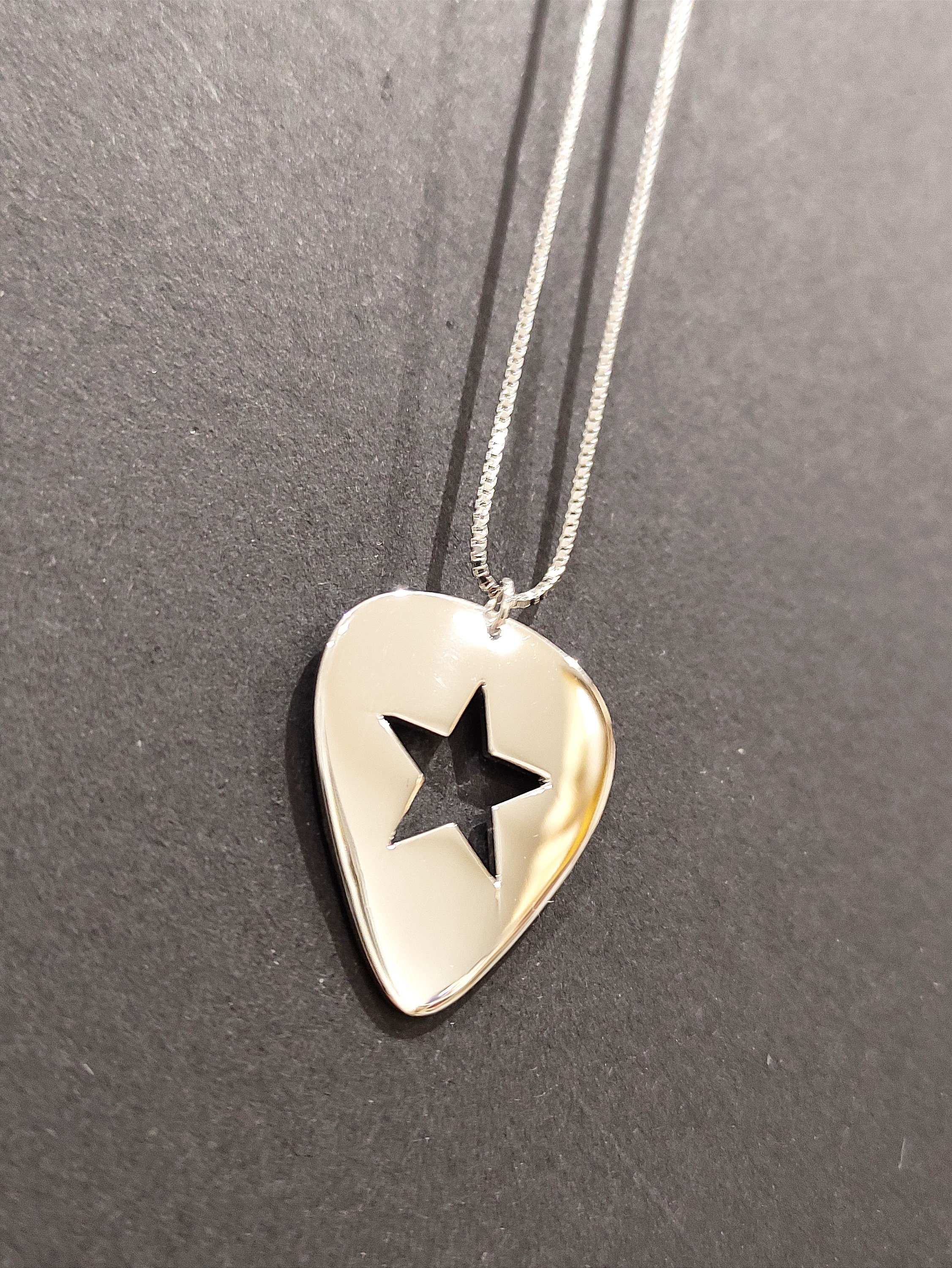 アクセサリー なーちゃん Guitar Pick Star Pendant and Box Chain (925 Silver