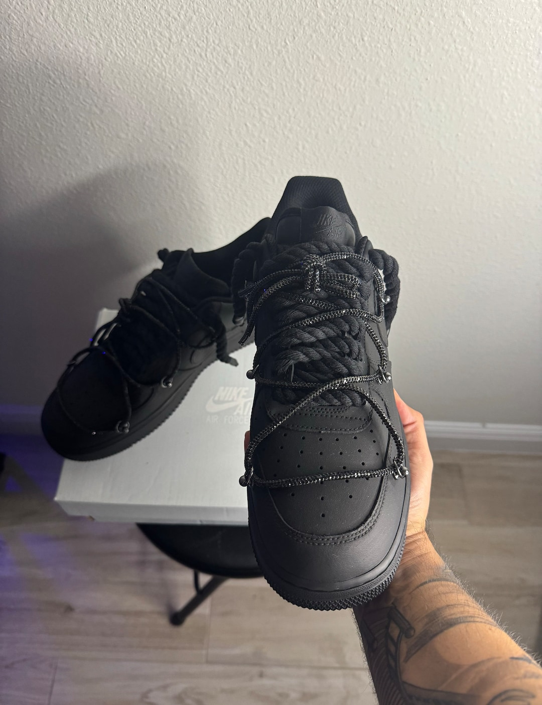 black hightop af1s