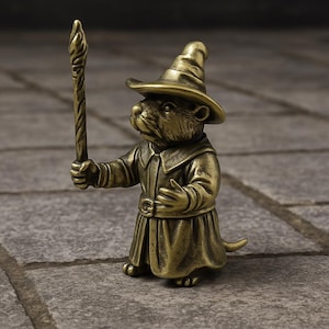 Mini-Hexenratte aus Messing, 4,2 cm – handgefertigte Zauberfigur, mittelalterlicher Miniaturmagier, Fantasy-Dekor & okkulte Sammlung