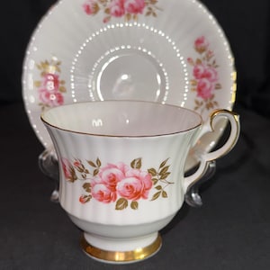 Royal Windsor Tea Cup and Saucer Set Pink and Gold Roses