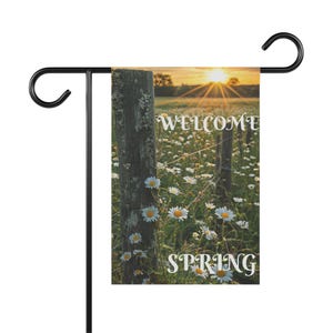 Garden Flag, Outdoor Banner, Spring Yard Decor, Daisy Garden Flag, Flower Lover Gift, Floral House Flag