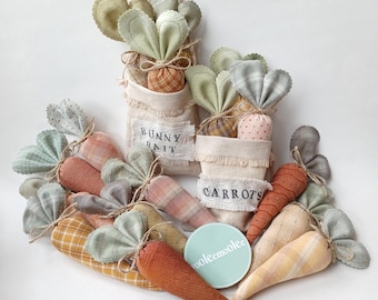 Zanahorias de tela rellenas – Juego de 3 – Bolsa y personalización opcionales – Decoración rústica artesanal para primavera y verano