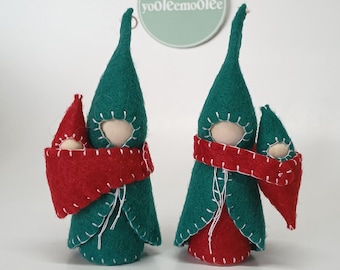 Mamá y bebé - Gnomo de fieltro con clavijas de madera inspirado en Waldorf Montessori - Juguete y decoración hechos a mano