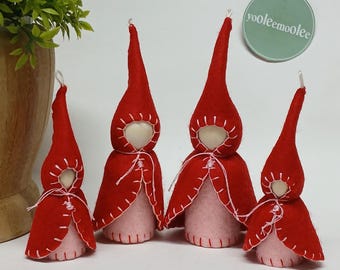 Juego familiar de 4 - Gnomos de fieltro con clavijas de madera inspirados en Waldorf Montessori - Juguete y decoración hechos a mano