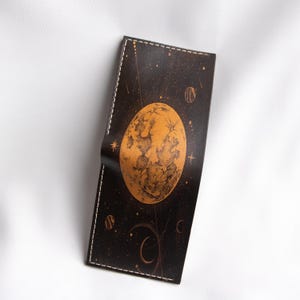 Handgefertigte Leder Geldbörse - Mond Design - Einzigartiges Geschenk für Ihn - Elegante Reise Geldbörse - Personalisierte Leder Accessoires