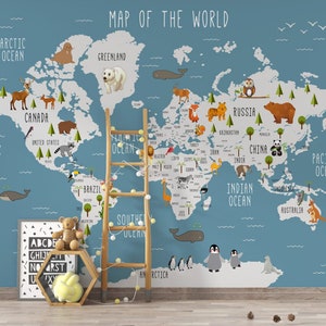 Weltkarte Wandbild für Kinder 3D mit Bäumen und Tieren auf hellblauem Hintergrund- Weltkarte Wandbild mit Tiermotiven von Ländern-