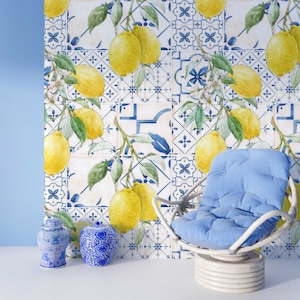 fliesentapete-zitronenblumentapete-küchendekoration-blaue geflieste wand-zitronenbaum tapete