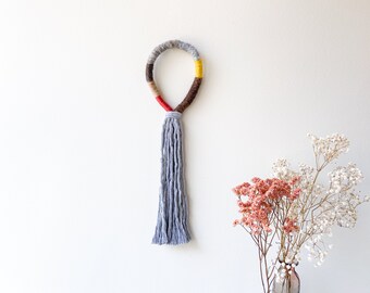 Eingewickelter Makramee Knoten Wandbehang, Graue geknüpfte Wandkunst Quaste, Weiche Garnschlaufe für Zuhause