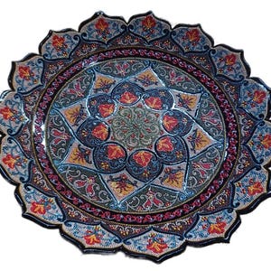 Piatto in ceramica uzbeka dipinto a mano: decorazione floreale (42 cm)