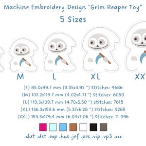 Puede incluir: Dise&ntilde;o de bordado a m&aacute;quina titulado Grim Reaper Toy que muestra cinco tama&ntilde;os de un personaje esqueleto de dibujos animados sosteniendo una guada&ntilde;a azul. Incluye dimensiones en mm, n&uacute;mero de puntadas, una paleta de seis colores y formatos de archivo .dat .dst .exp .hus .jef .pes .vip .vp3 .xxx.