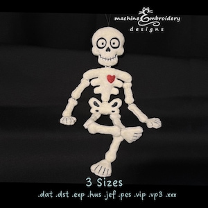 Puede incluir: Una figura de esqueleto de peluche blanco con ojos, nariz y boca bordados en negro, que presenta un pequeño corazón rojo en el pecho. El texto machine Embroidery designs aparece arriba, con 3 Sizes y formatos de archivo listados abajo.