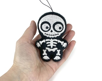 Skeleton Plush Toy Machine Embroidery Design – DIY ITH Toy – plush keychain – bag charm – 5 Sizes – Instant Download