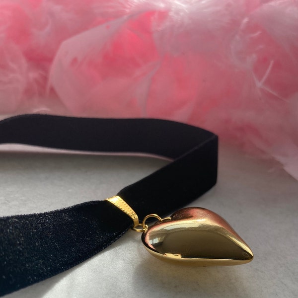 Priscilla gold puffed heart pendant black velvet choker Y2K 2000 heart pendant wide velvet choker black, red or cream velvet puffed heart