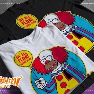 Puede incluir: Dos camisetas, una negra y otra blanca, con un diseño de payaso de dibujos animados y el texto "We All Float Down Here". El payaso tiene pelo rojo, un atuendo amarillo y azul y una honda. La imagen también incluye el texto "Halloween Simpsons".