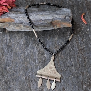 Collana di perline di onice con tenda beduina Tuareg