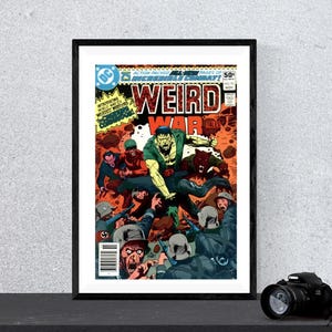 Może przedstawiać: Okładka komiksu w ramie przedstawiająca zielono-czerwoną postać z tytułem "Weird War Tales". Grafika na okładce przedstawia scenę bitwy z wieloma postaciami w dżungli.