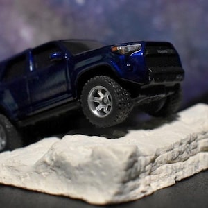 1:64 personnalisé Toyota 5e génération 4Runner TRD Pro bleu nautique