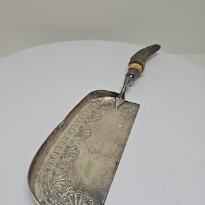 VTG KB&KS Silverplated and Antler Handle Crumber/Scoop England D46