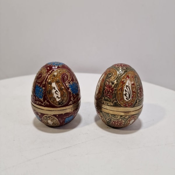 VTG 2 Brass Multicolored Eggs Trinket Boxes, Made In India 2.5" in, B6ie