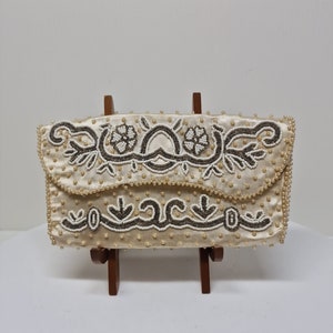 Vintage Clutch Champagne Beige Satén Con Cuentas Monedero Hecho en Japón D47