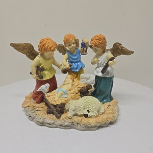 Vintage Hand Painted Nativity Set Angels With Baby Figurine D39